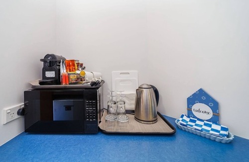 Urangan Apartment | Mantra Marina Hotel Room