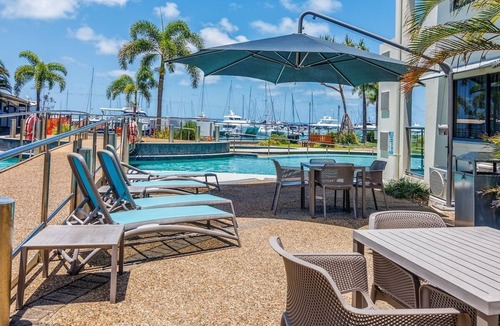 Urangan Apartment | Mantra Marina Hotel Room