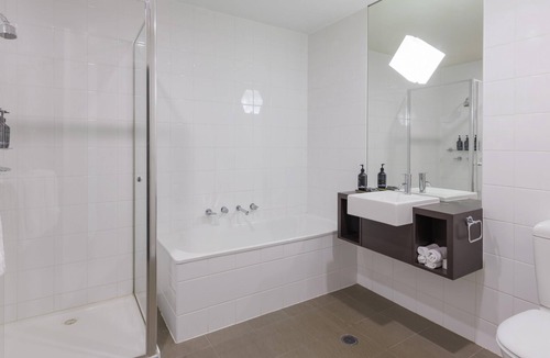 Melton South Hotel | Mantra Melbourne Melton