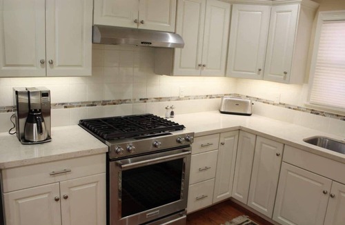 Monterey House | Manyas House 30 night minimum