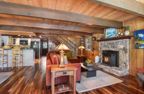 Carnelian Bay Ski Chalet | Manzanita Grove Cabin- Walk to Beach & Forest