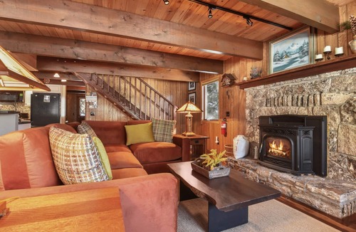 Carnelian Bay Ski Chalet | Manzanita Grove Cabin- Walk to Beach & Forest