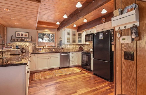 Carnelian Bay Ski Chalet | Manzanita Grove Cabin- Walk to Beach & Forest