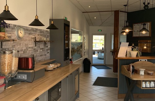 Dampierre-en-Burly Hotel | Mape Hotel