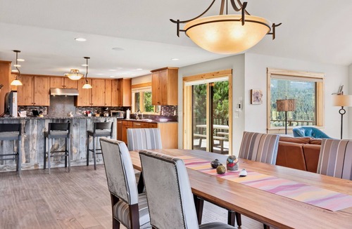 Windcliff Estates House | Mapes Vacation Rental Home at Windcliff