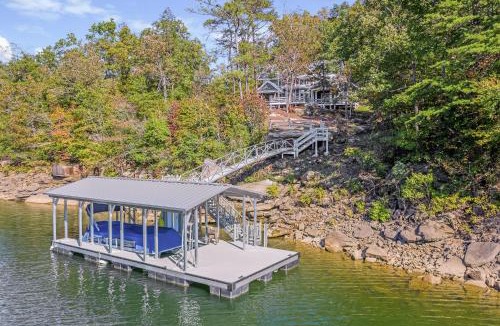 Arley House | Maple Branch - Private Putting Green Overlooking The Lake!