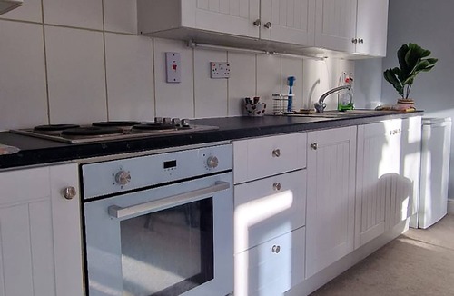 Royston Cottage | Maple by Paymán Club