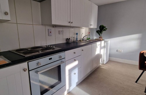 Royston Cottage | Maple by Paymán Club