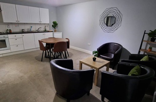 Royston Cottage | Maple by Paymán Club