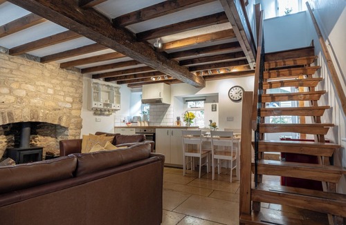 Chipping Norton House | Maple Cottage - Beautiful 2BD Retreat