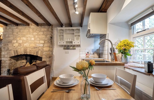 Chipping Norton House | Maple Cottage - Beautiful 2BD Retreat