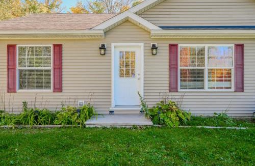 Miller Lake House | Maple Cottage - Cozy Cottage in Miller Lake