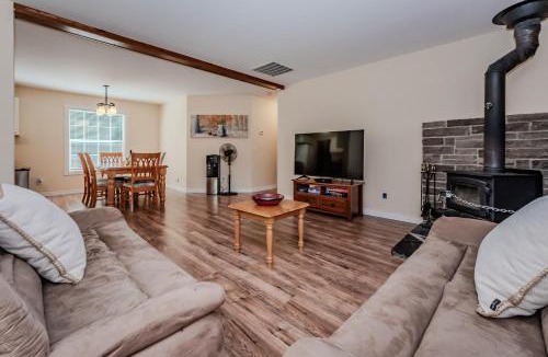 Miller Lake House | Maple Cottage - Cozy Cottage in Miller Lake