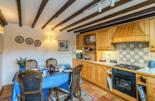 Mangotsfield House | Maple Cottage - Rural Charm - Broadway