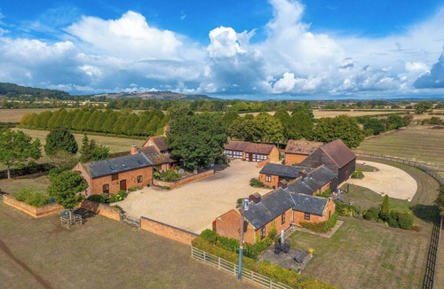 Mangotsfield House | Maple Cottage - Rural Charm - Broadway