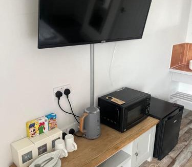 Pegsdon Ski Chalet | Maple, Country Chalet in Pegsdon