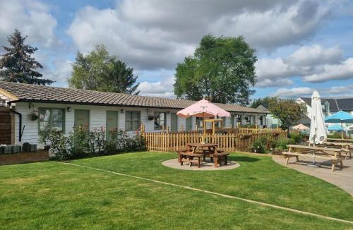 Pegsdon Ski Chalet | Maple, Country Chalet in Pegsdon