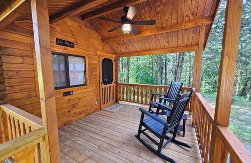 Madison Cabin | Maple Cozy Cabin at Lost Trails