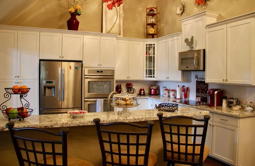 Tomball Bed & Breakfast | Maple Creek Bed & Breakfast-Whole House/Pool, 5+ acres, Wedding Venues Nearby