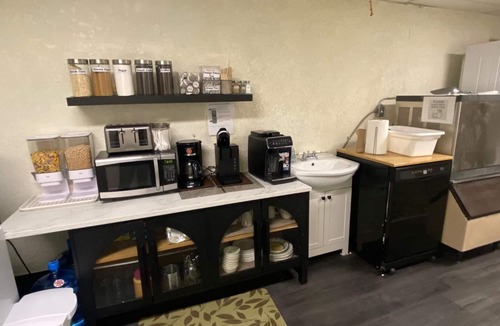Maple Creek Hotel | Maple Creek Motor Inn