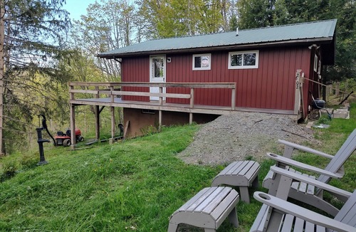 Attica Cabin | Maple Crest Cabin is a peaceful getaway from everyday life