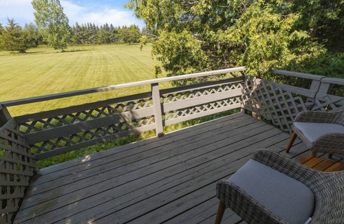 Douglas House | Maple Getaway -Upstairs Apt. Walk to Downtown, Beaches & Breweries