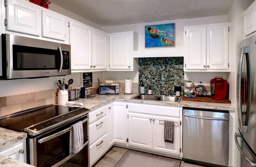 Fayetteville House | Maple Hollow @ Water's Edge: Lakefront~Hot tub~Fire Pit~Kayaks~Pet Friendly
