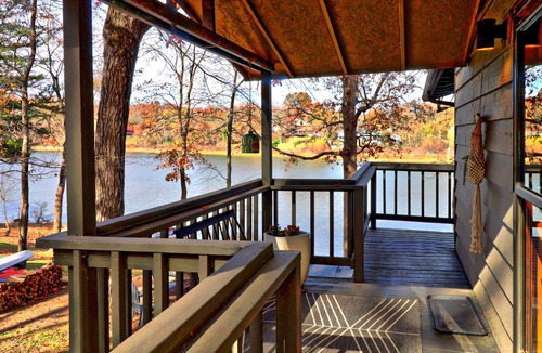 Fayetteville House | Maple Hollow @ Water's Edge: Lakefront~Hot tub~Fire Pit~Kayaks~Pet Friendly