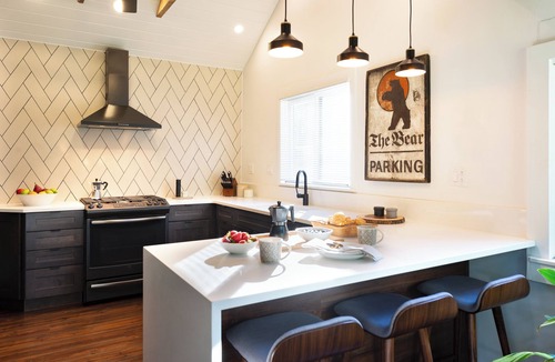 Woodstock House | Maple House: Private/Romantic Walk-to-Town Oasis