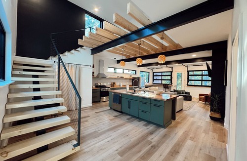 New London House | Maple House - Your Dream House on Badin Lake