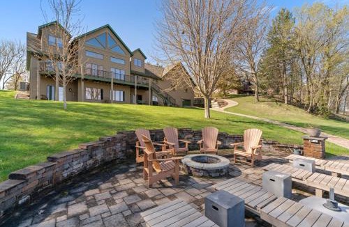 Buffalo Villa | Maple Lake Chalet