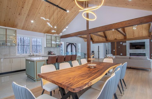 Seguin Cottage | Maple Lake House - Six Bedroom Cottage, Sleeps 16