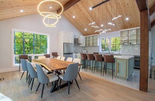 Seguin Cottage | Maple Lake House - Six Bedroom Cottage, Sleeps 16