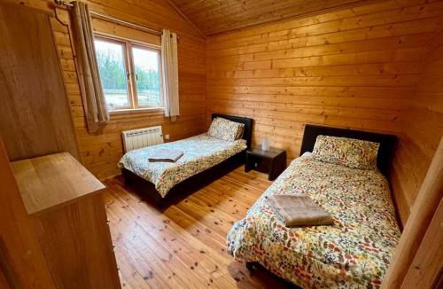 South Cerney Ski Chalet | Maple, Lake Pochard 1