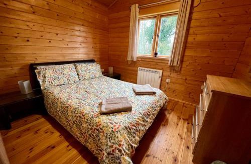 South Cerney Ski Chalet | Maple, Lake Pochard 1