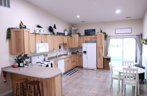 Pierceville House | Maple Lawn | 2 Bed, 1.5 Bath