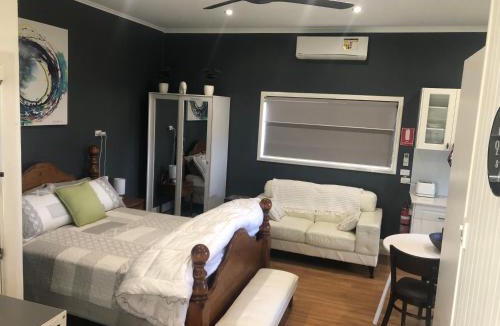 Butlers Falls House | Maple Leaf Cottage