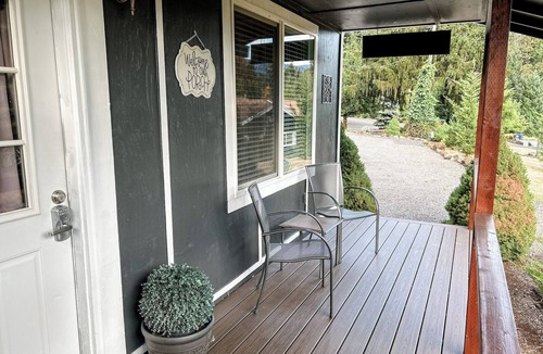 Stevenson Cabin | Maple Leaf Cottage with Scenic Views at Maple Way Cabins