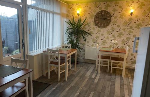 Bradley Stoke House | Maple Leaf Guest House