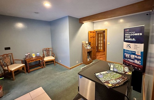 Lake Placid Hotel | Maple Leaf Inn - Lake Placid - Two Double bed with kitchenette