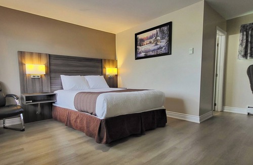 Kincardine Hotel | Maple Leaf Inn & Suites