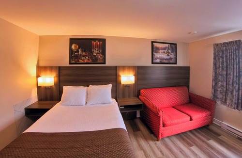 Kincardine Hotel | Maple Leaf Inn & Suites