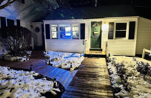 Schroon Lake Hotel | Maple Leaf Lodge- Deluxe Suite 2