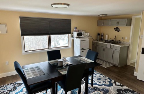 Schroon Lake Hotel | Maple Leaf Lodge- Deluxe Suite 3