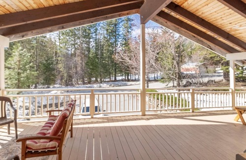 Leavenworth House | Maple Leaf Lodge