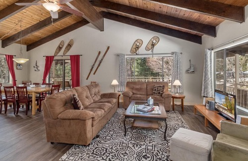 Leavenworth House | Maple Leaf Lodge