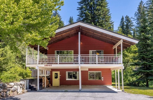 Leavenworth House | Maple Leaf Lodge