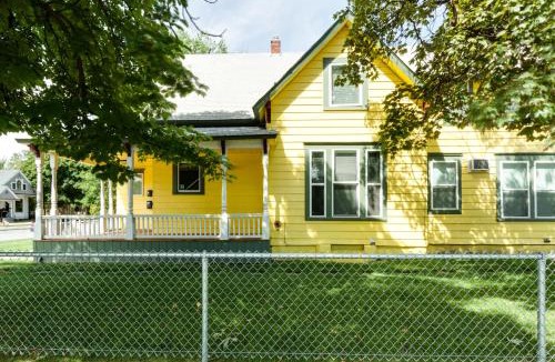 West Central Apartment | Maple Leaf Manor Suites