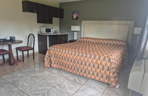 New Milford Hotel | Maple leaf motel