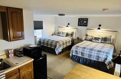 Schroon Lake Hotel | Maple Leaf Motel